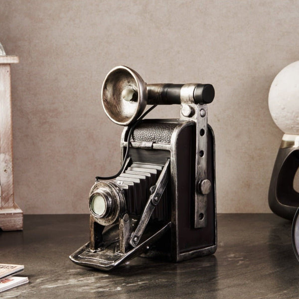 Resin showpiece - Vintage Director's Camera