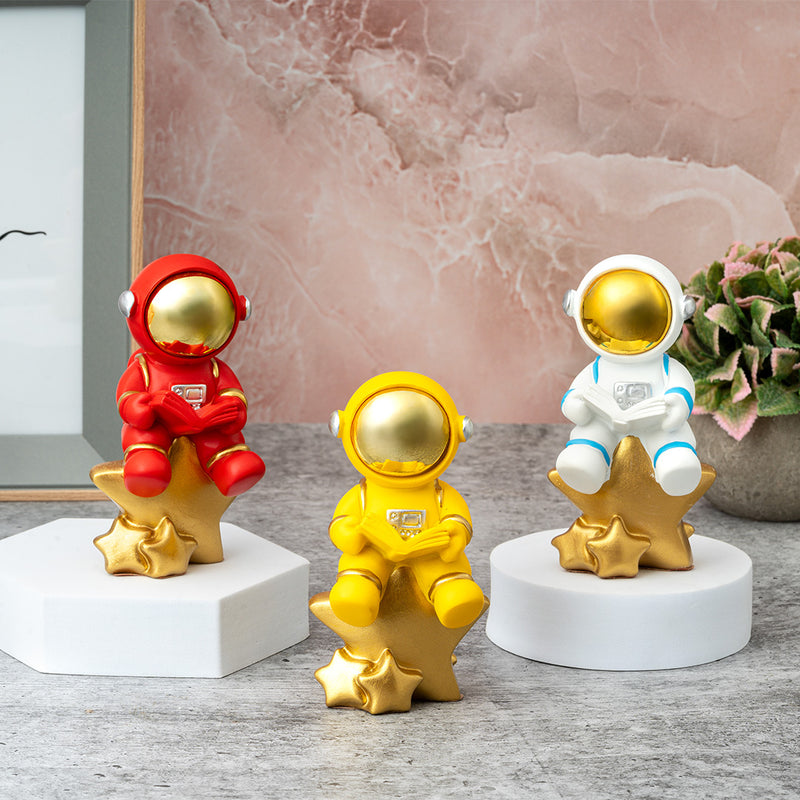 Resin Showpieces - Astronaut on Star