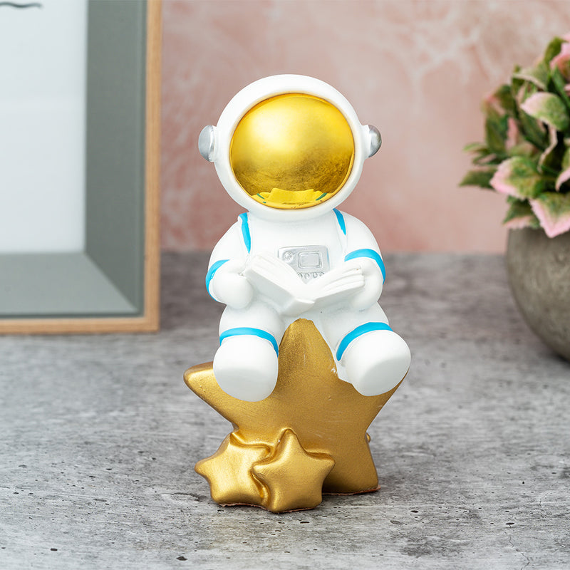 Resin Showpieces - Astronaut on Star