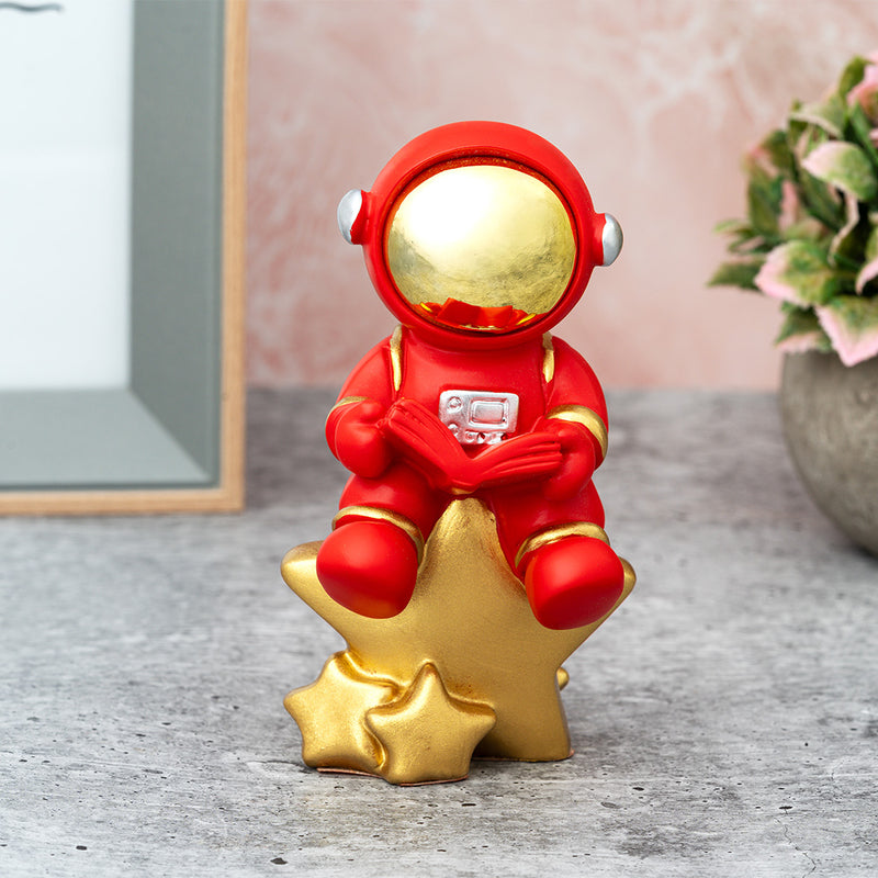 Resin Showpieces - Astronaut on Star