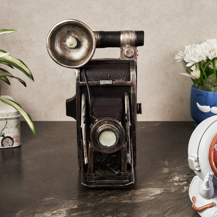 Resin showpiece - Vintage Director's Camera